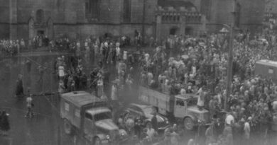 Měnová reforma v roce 1953 připravila lid o úspory. Nejhlasitěji se ozvali v Plzni Měnová reforma v roce 1953 připravila lid o úspory. Nejhlasitěji se ozvali v Plzni